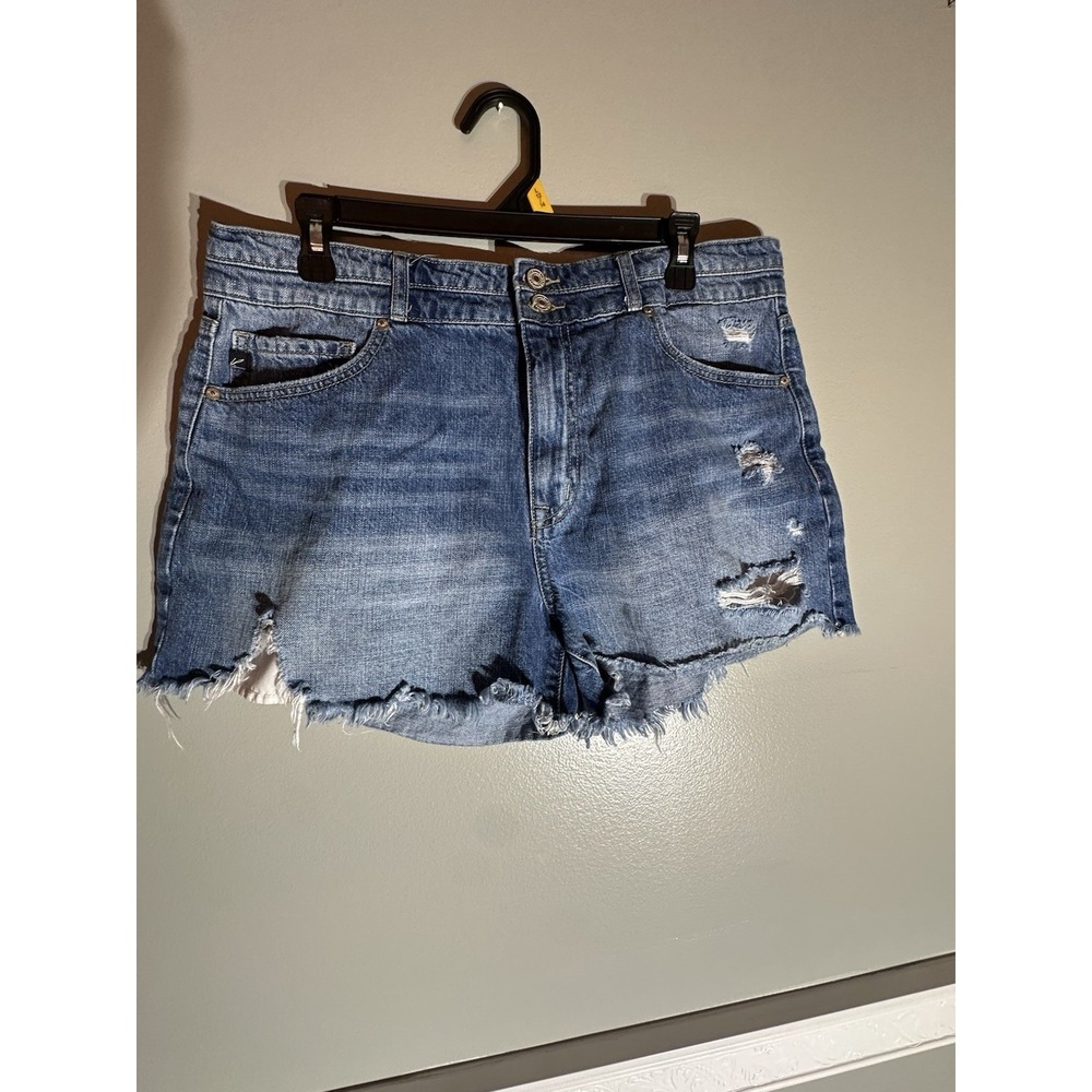 Kancan Size 15 2 Button Distressed Shorts EUC‎